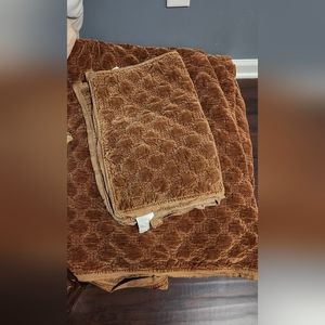 Pottery Barn King/Cali King Comforter and Pillow Shams